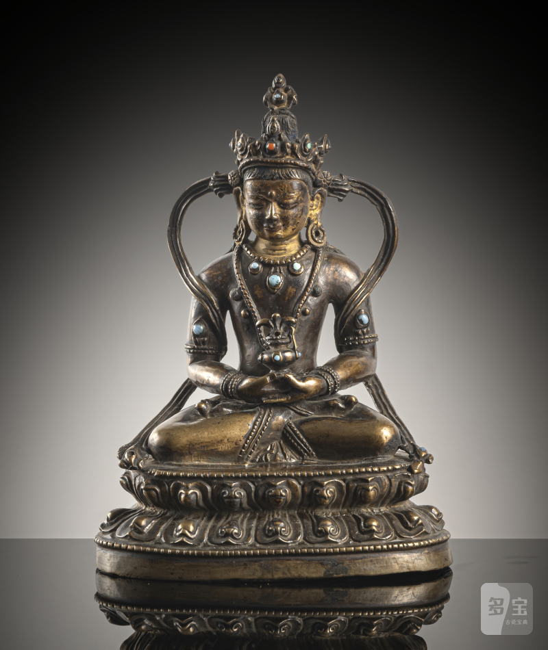 A BRONZE FIGURE OF AMITAYUS